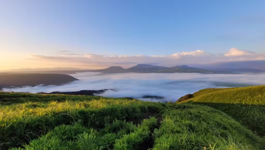 【阿蘇の朝活】雲海からの絶品モーニング！早起きして行きたい「感動の朝旅」モデルコース｜大観峰・神社・朝ごはんの画像
