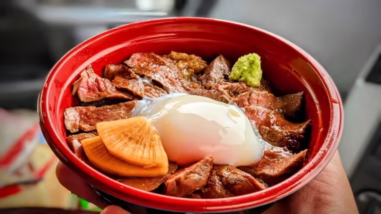 【阿蘇あか牛】現地ガイド厳選！絶対に行くべき名店5選｜丼・ステーキ・囲炉裏を徹底比較