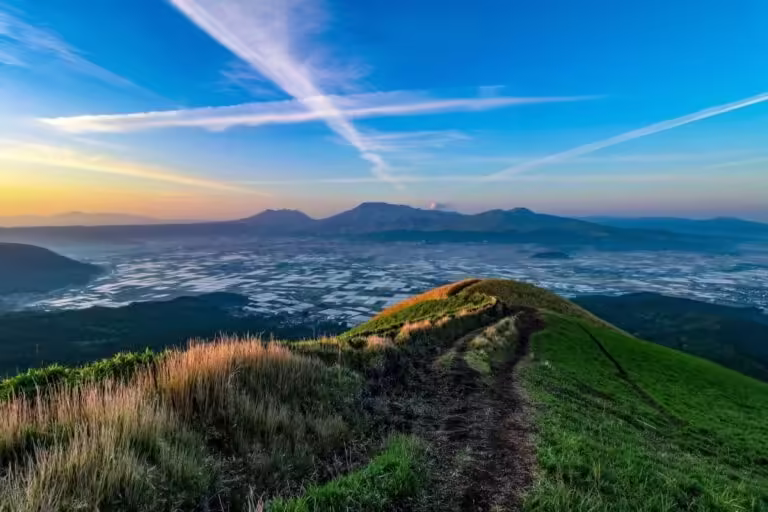 【2025年最新】阿蘇・大観峰 完全ガイド｜駐車場から徒歩何分？絶品ソフト＆ランチ情報も
