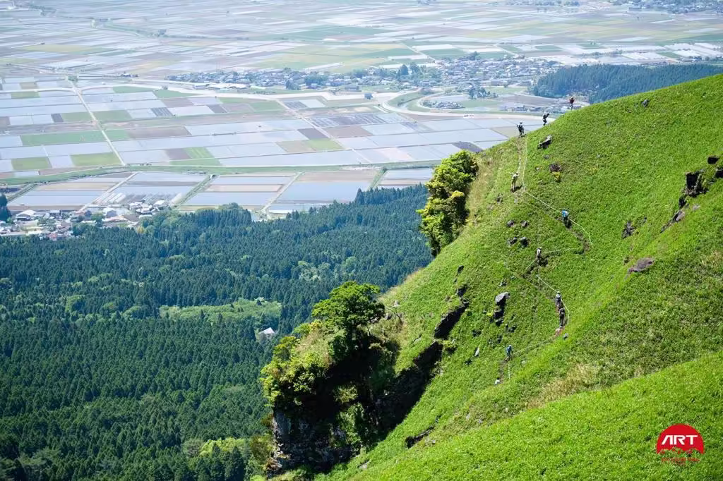 【阿蘇の草原】なぜ美しい？1000年続く「世界農業遺産」の秘密と、立ち入り禁止エリアで遊ぶ方法の画像
