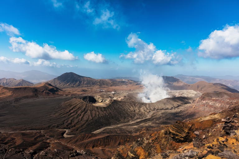 【阿蘇中岳火口】行き方は？車・バス・徒歩を徹底比較！規制情報＆ライブカメラで「今」を見る完全ガイド